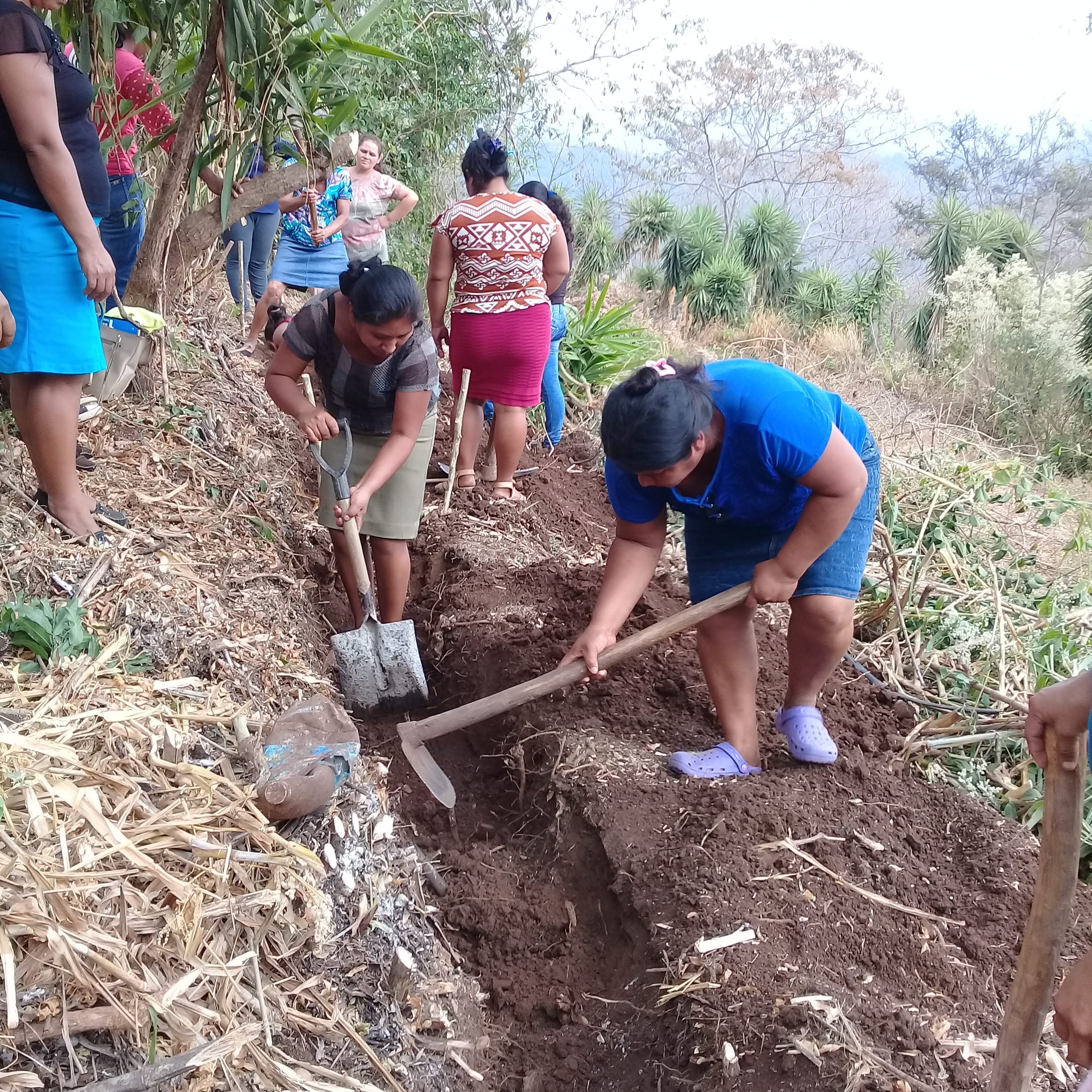 Construccion de sanjas de filtracion de agua